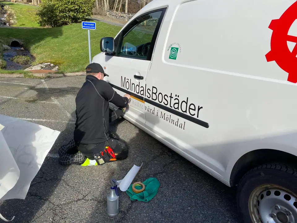 Bildekor montage hos kund - Vår vardag