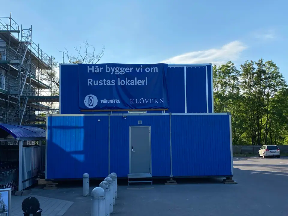 Klövern Rusta banderoll bygge