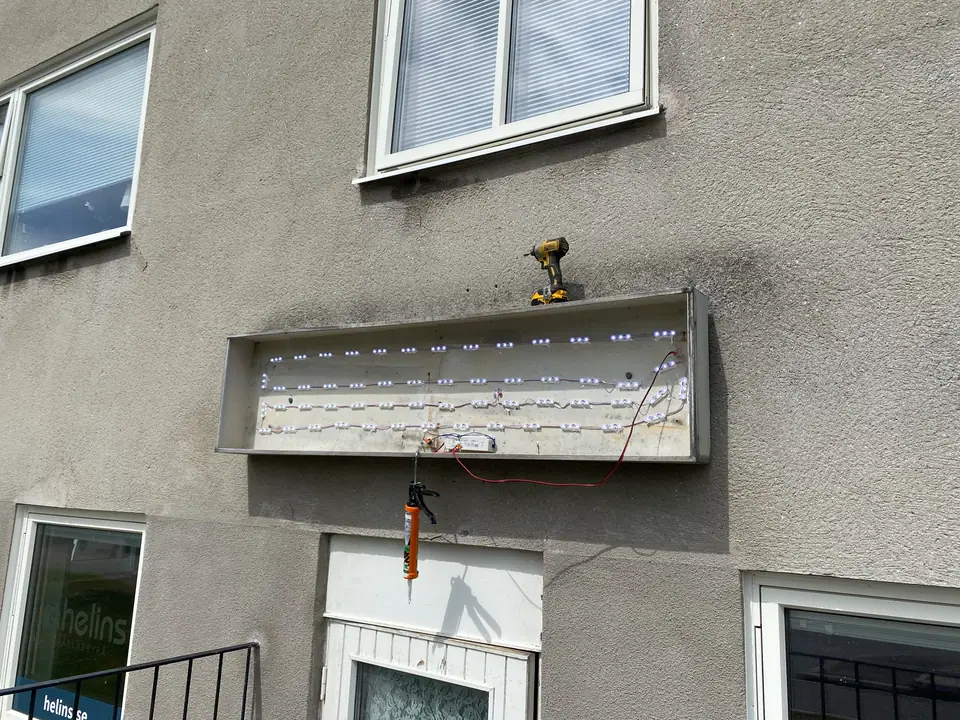 Elinstallation och LED-konvertering av skyltar