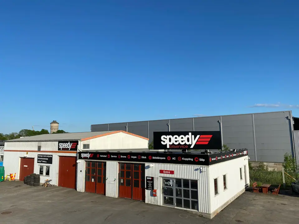 Speedy Örebro – fasadskylt monterad