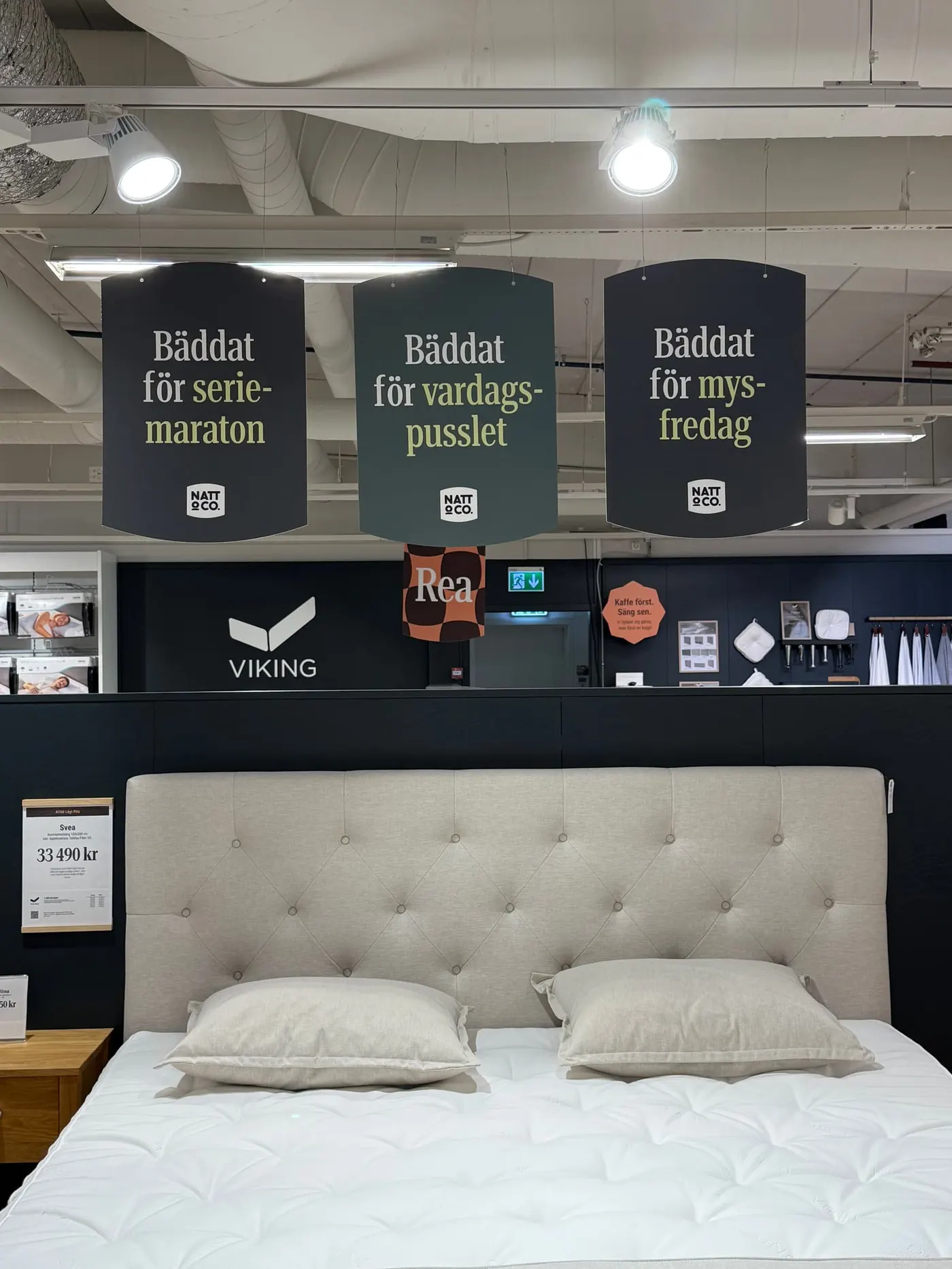 Små skyltar och planprintade butiksskyltar för Natt & Co