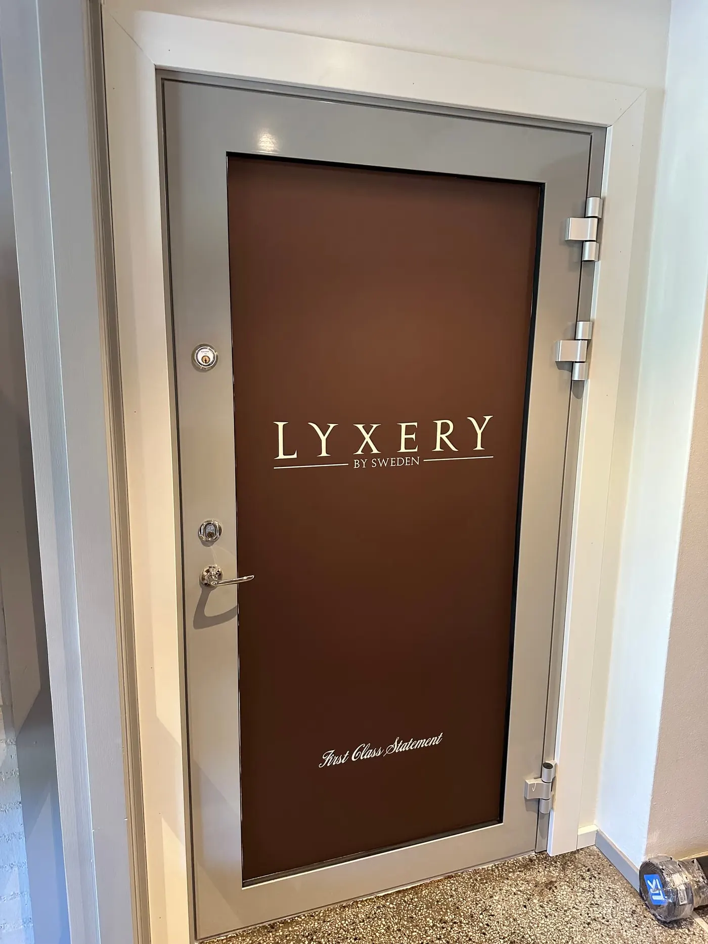 Lyxery printad vinyl med matt laminat på entrédörr