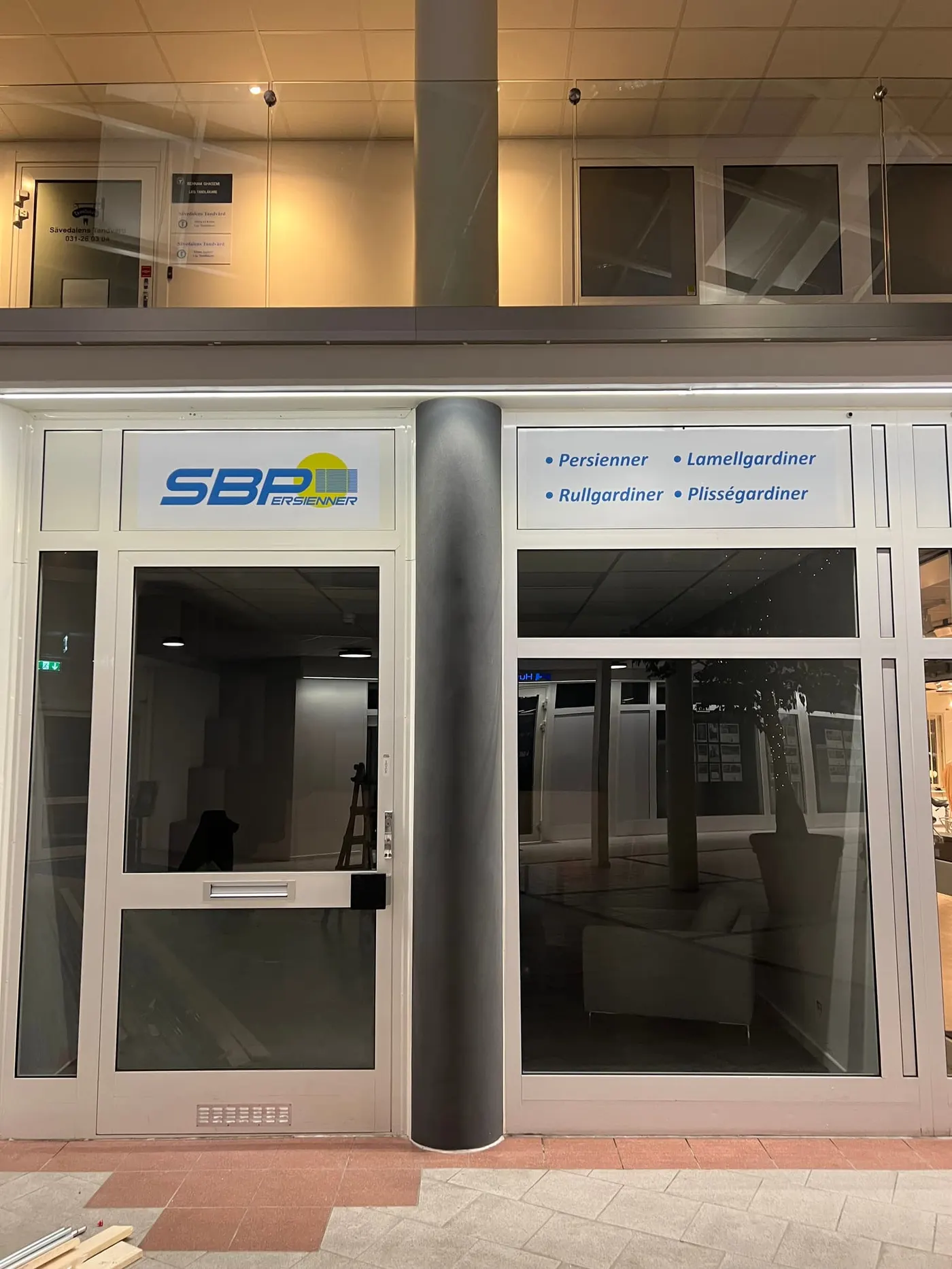SB Persienner foliedekor inomhus butik Sävedalen