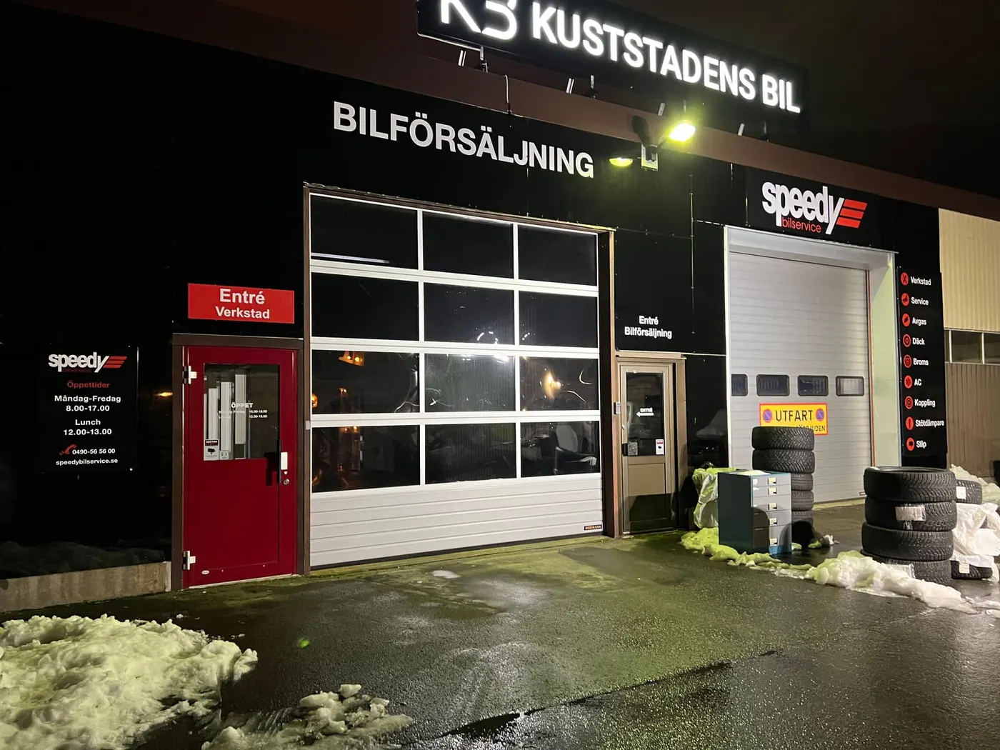 Speedy Mönsterås – Profil P10 fasadskylt på natten