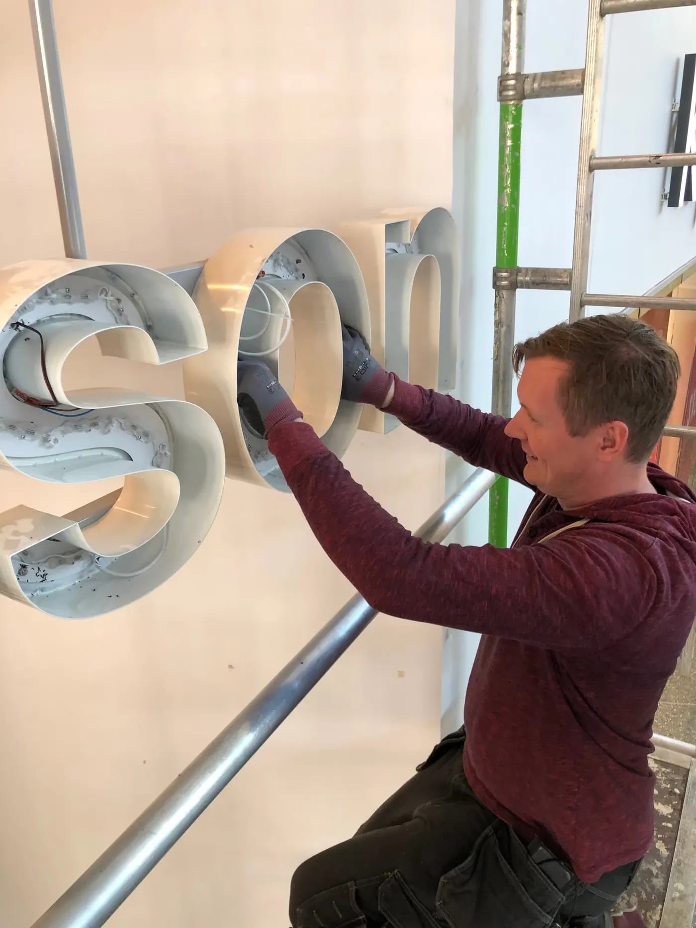 LED-byte och service i Profil 6-skylt