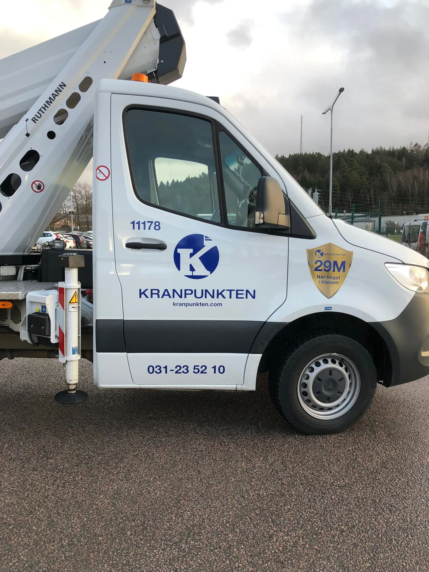 Kranpunkten bil med fordonsdekor