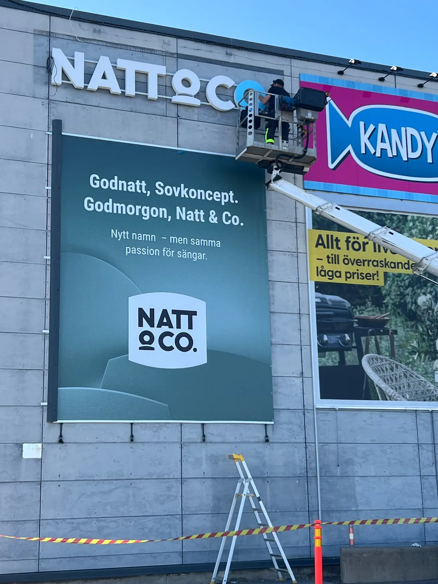 Natt & Co banderoll montage
