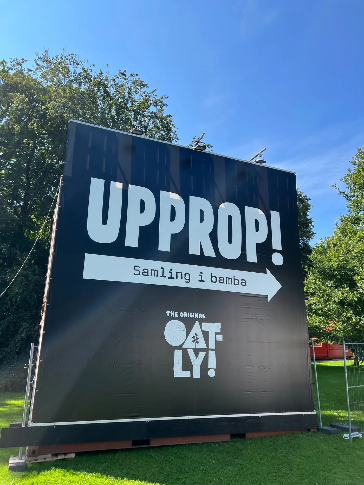 Nyhet om Skyltning och dekor för Oatly på Way Out West