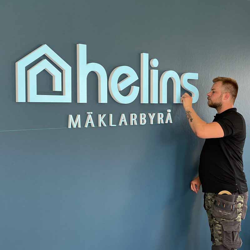 Sign installation for Helins